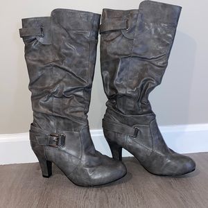 Gray heel boots. Size 8/9.